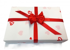 Gift Wrapped Window Heart Box 12-Choc General Assortment (170g)