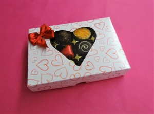 Window Heart Box 12-Choc (170g) Chosen