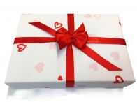 Gift Wrapped Window Heart Box 12-Choc General Assortment (170g)